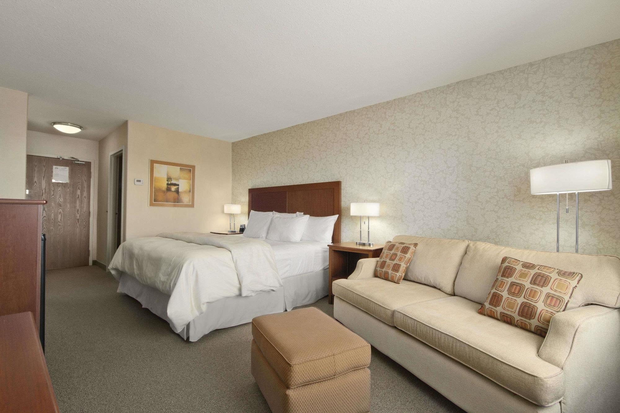Days Inn & Suites By Wyndham Brandon Luaran gambar