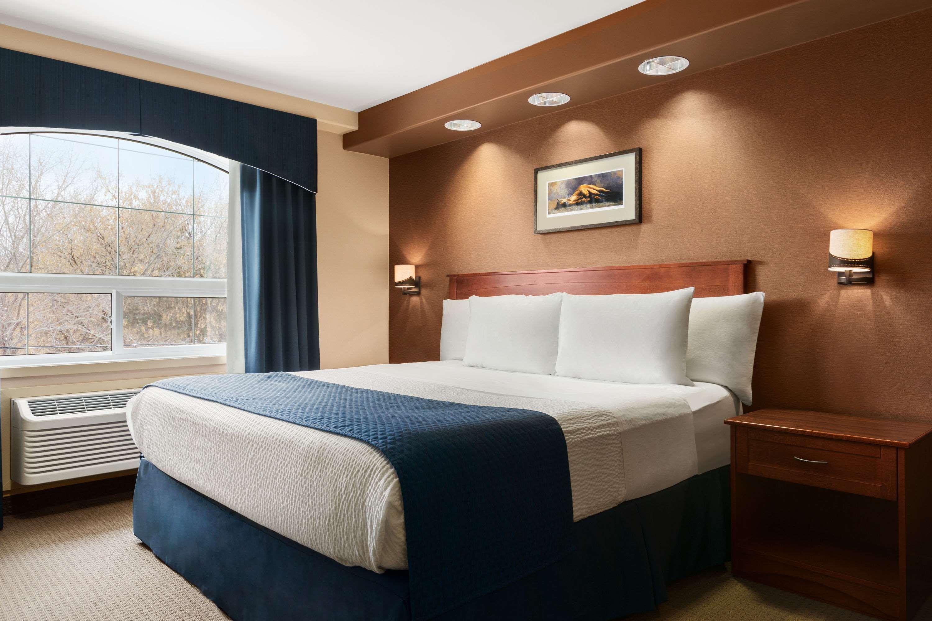 Days Inn & Suites By Wyndham Brandon Luaran gambar