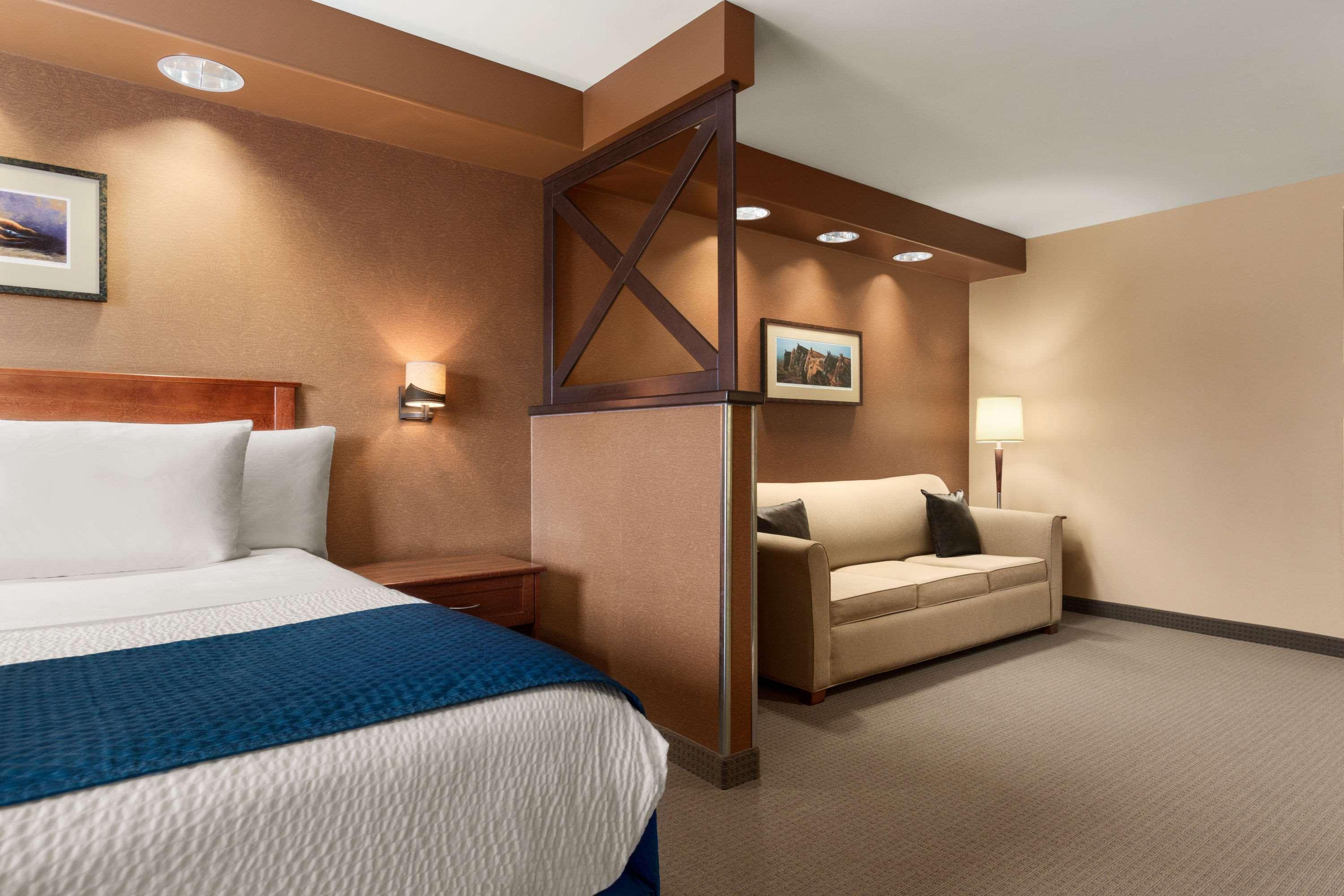 Days Inn & Suites By Wyndham Brandon Luaran gambar