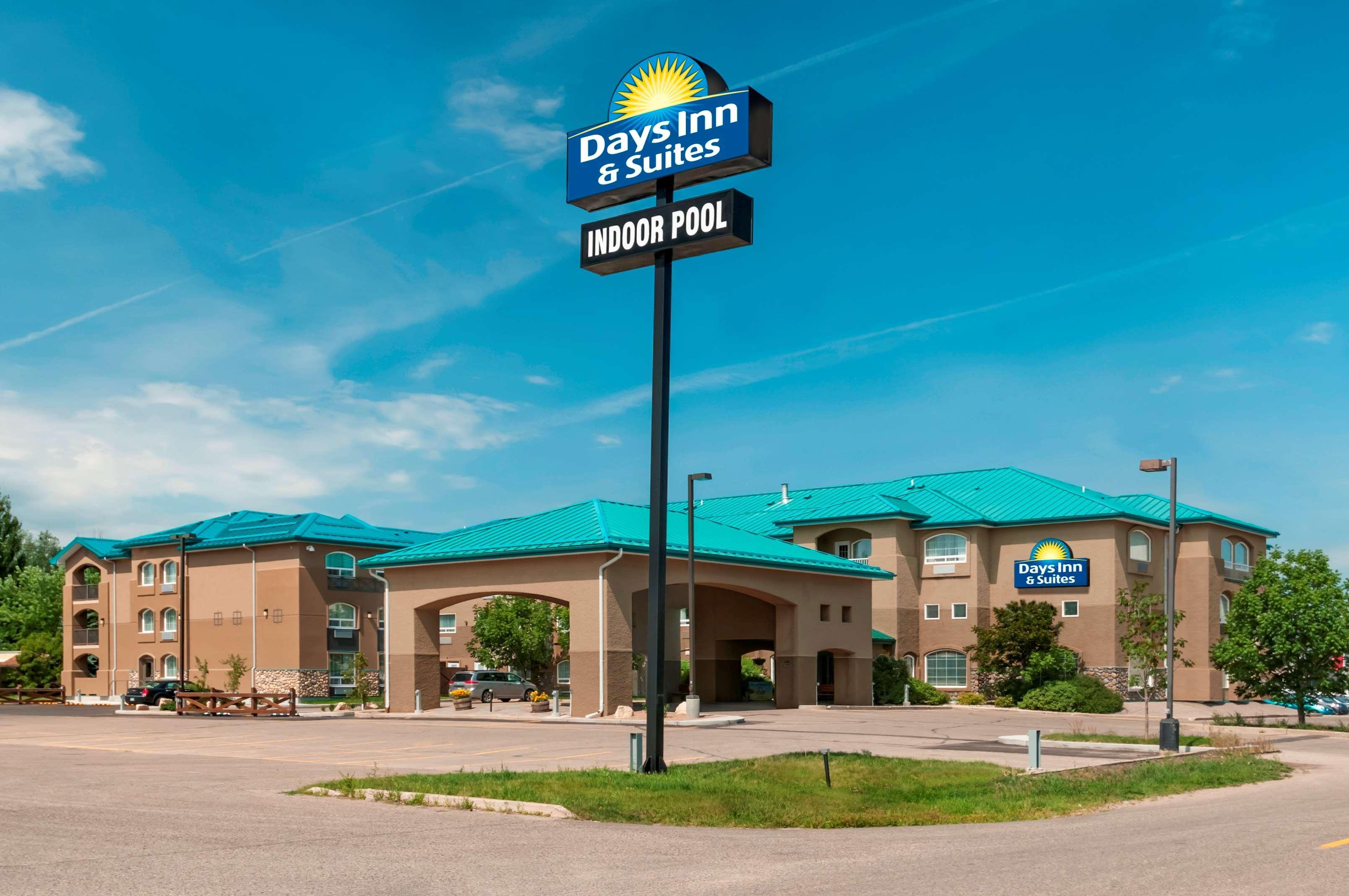 Days Inn & Suites By Wyndham Brandon Luaran gambar