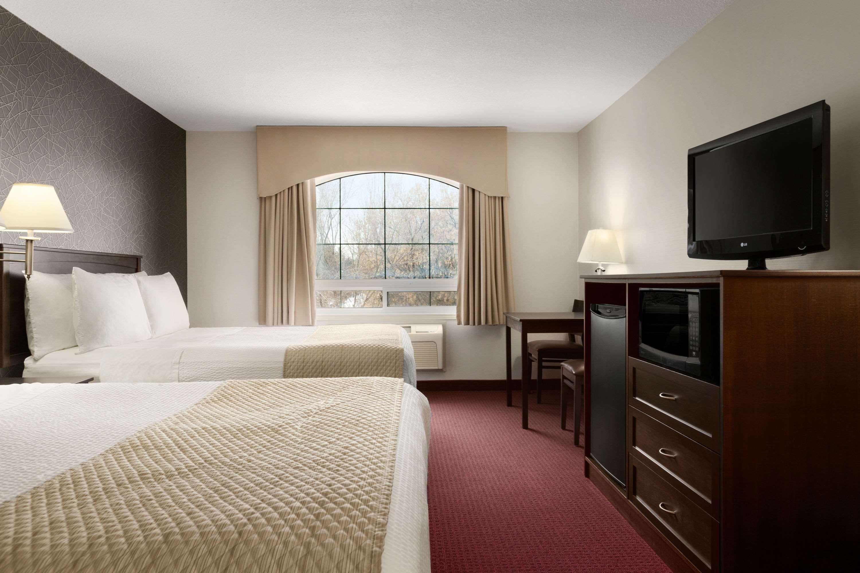 Days Inn & Suites By Wyndham Brandon Luaran gambar