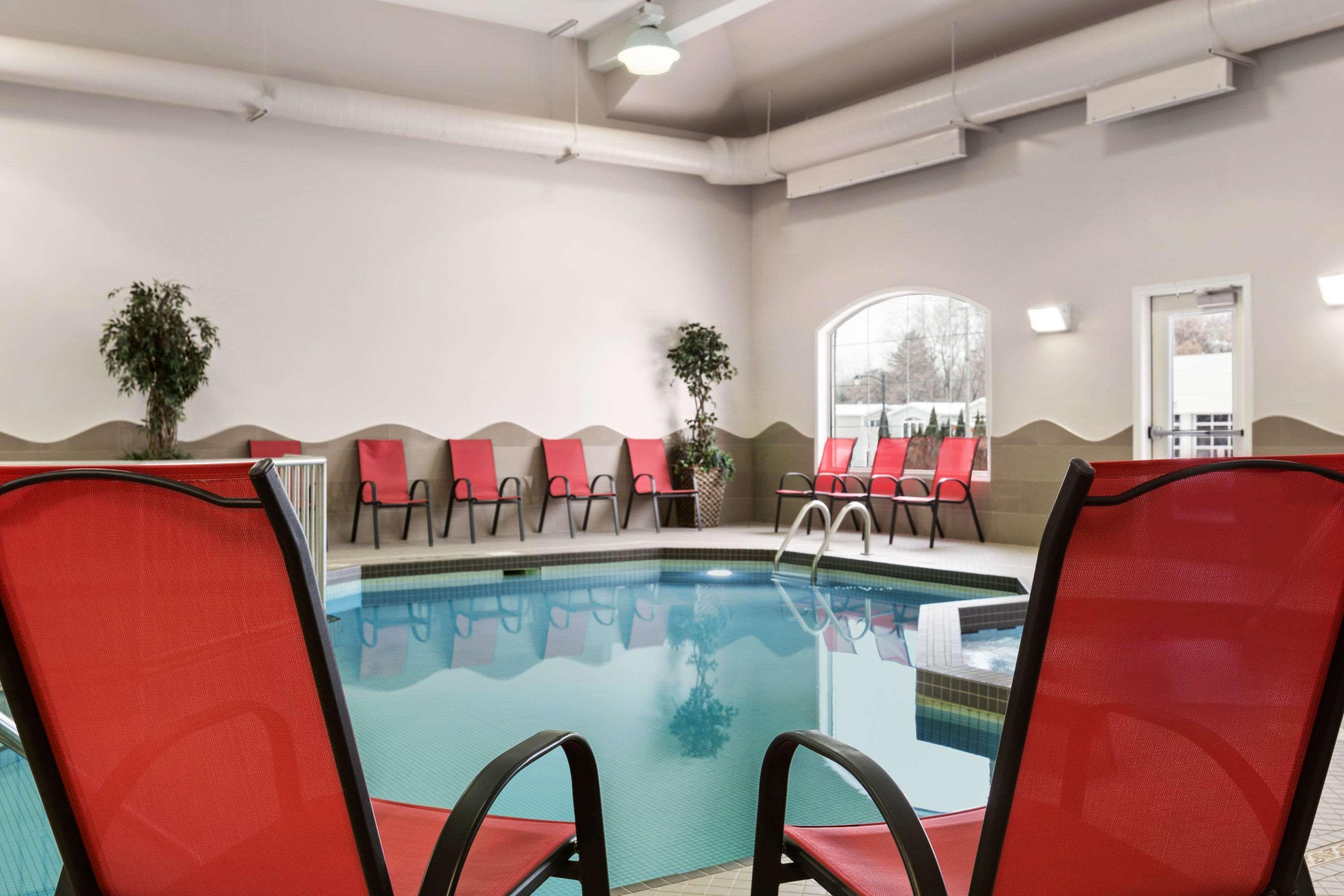 Days Inn & Suites By Wyndham Brandon Luaran gambar