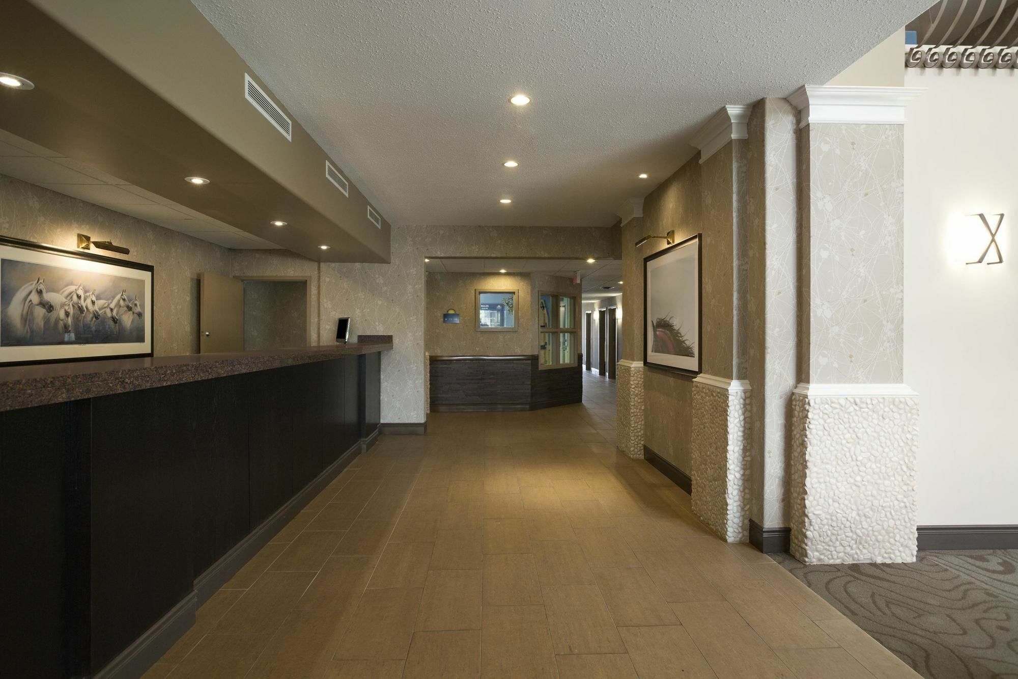 Days Inn & Suites By Wyndham Brandon Luaran gambar