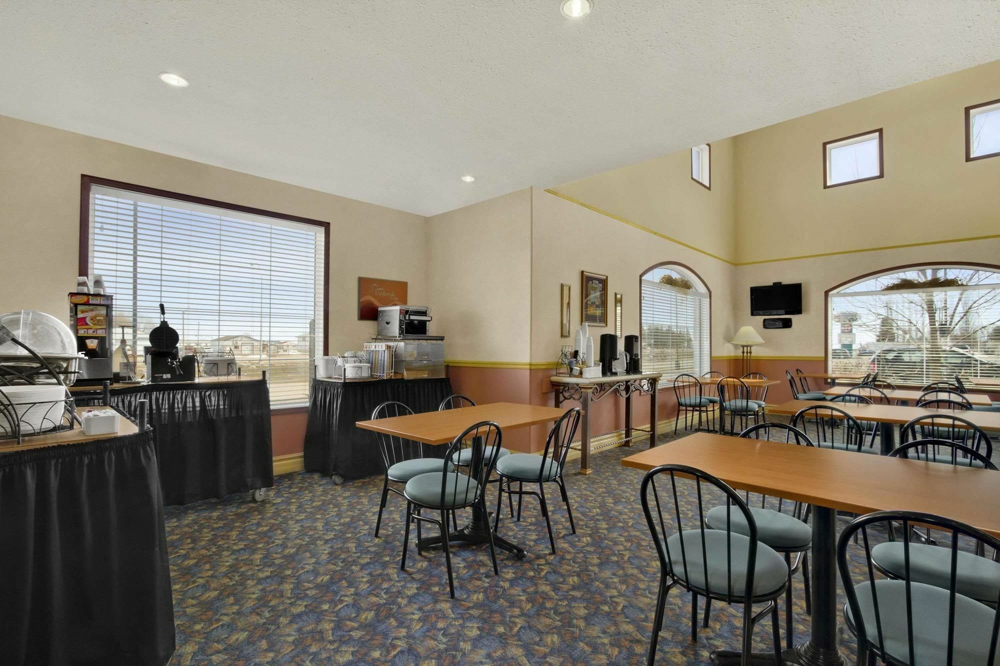 Days Inn & Suites By Wyndham Brandon Luaran gambar